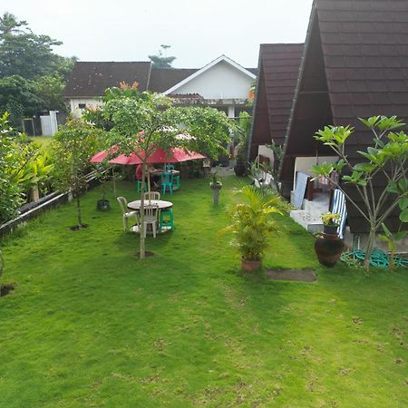 D' Carasti Bungalow Masbagik Екстер'єр фото